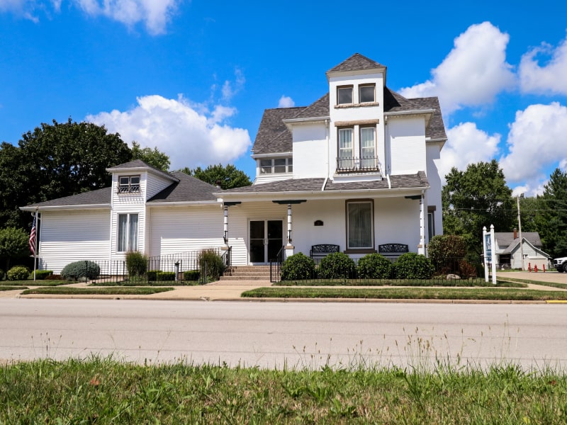 Sunset Funeral Home Cayuga Indiana IMG 4356